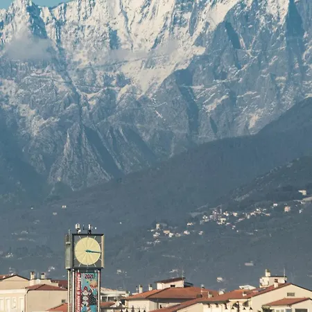 In Guest - Fly In In Front Of The Famous Promenade With Shops And Establishments Vendégház *